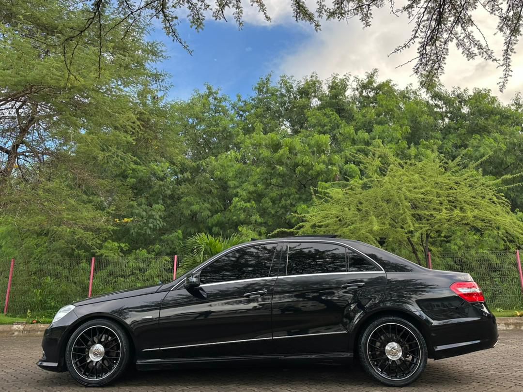 MERCEDES BENZ E-CLASS thumbnail 11